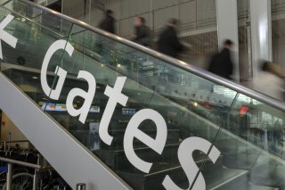 Si Bâle-Mulhouse a battu son record quotidien de passagers vendredi dernier, l'aéroport de Genève attend lui son pic de voyageurs estival les deux prochains dimanches et le 1er Août. KEYSTONE/GEORGIOS KEFALAS